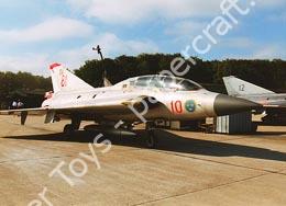 Mô hình giấy Saab Draken – SK35 Swedish Air Force Trainer-version - đồ chơi giấy thủ công PaperCraft VN